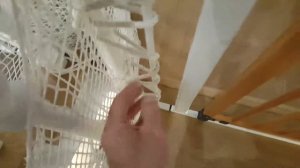 Установка специальной сетки, веревок и дверей на лестничных пролетах для безопасности детей