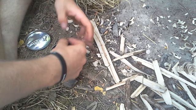 Making Fire with Carbon steel Mora and Flint