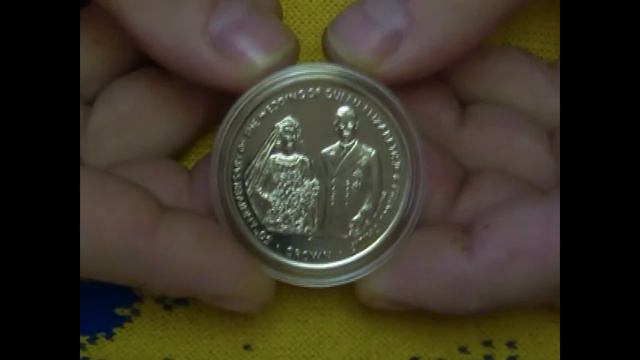 Монета О-ва Мэн 1 крона. 1997 г. "E+Ph Золотая свадьба". смотреть онлайн