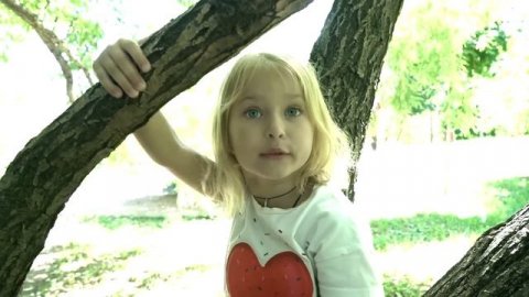 Маленькая Вера и Медведь влог - Сборник как мы гуляем в парке