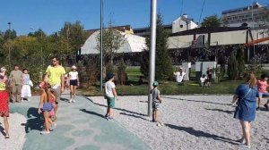 Парк Горького.  Самая большая детская площадка в мире. Привела двух детей, забрала четверых.