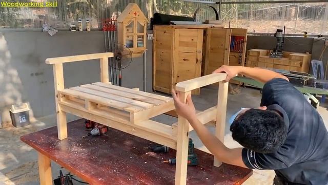 Шикарный стул со столиком из поддона смотреть онлайн