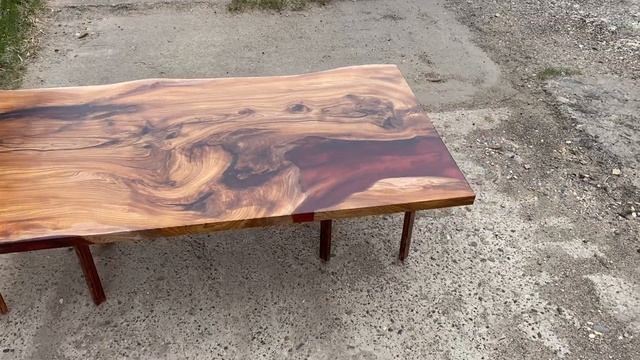 Стол из цельного слэба карагача с эпоксидной смолой смотреть онлайн