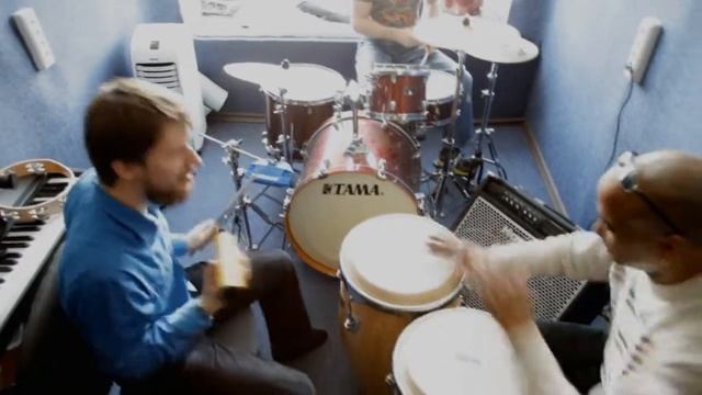 Барабанная встреча-джем с Карлосом - Jamming with Carlos смотреть онлайн