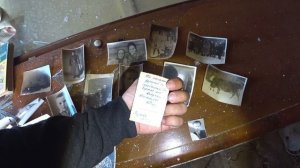Это были дома с душой.Далёкая заброшенная деревня осталась без людей.Предметы старины.