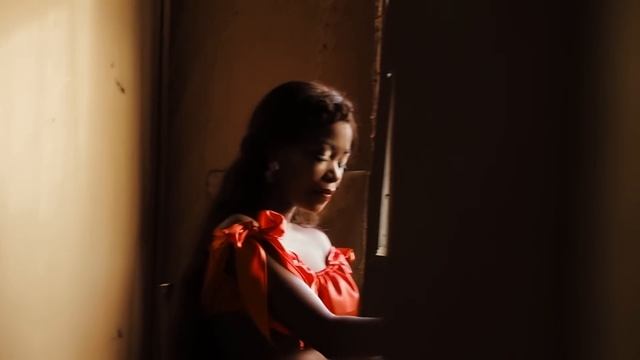 Ayton Sacur e Filomena Maricoa Mentiras (Oficial Video) смотреть онлайн