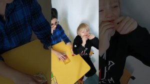 Занятие с ребенком с аутизмом.