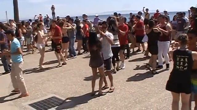 Flash Mob Avila Beach Bachata SLOSX 3/24/13 смотреть онлайн