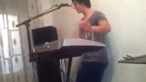 Арби Ахмедов Играет лезгинку на синтезаторе