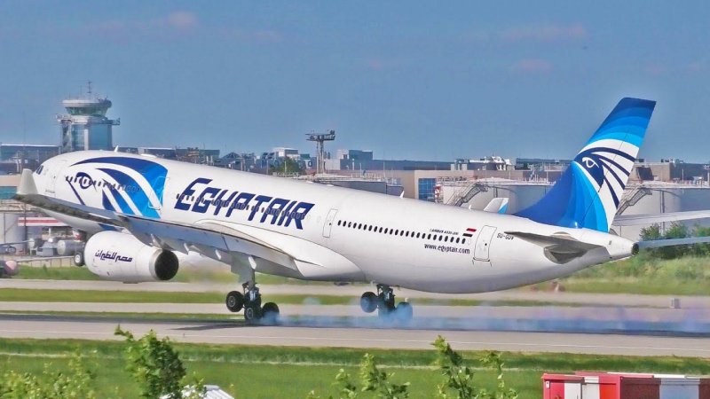 The egyptian from the land of the pharaohs. Landing and takeoff of the Egyptair A330. My #shorts