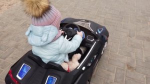 ЭЛЕКТРОМОБИЛЬ Катаемся на машине/ELECTRIC CAR Riding a car