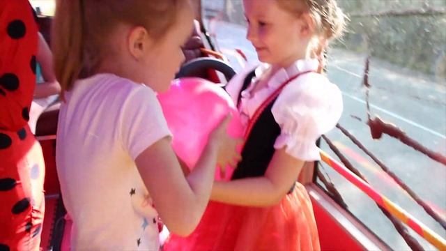 Костюмированная вечеринка в Пати-Басе смотреть онлайн