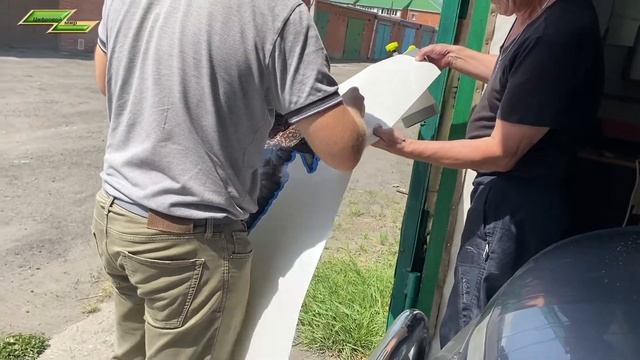 Мастер класс. Как снять старую наклейку и наклеить новую. смотреть онлайн