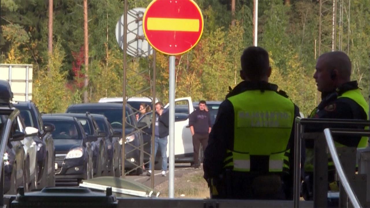 Эстония запретила въезд в страну автомобилям с российскими номерами