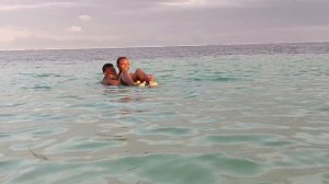 THE GANG OF BEACH BOYS CAUGHT ON CAMERA TAKING ADVANTAGE OF A LADY DURING SWIMMING.