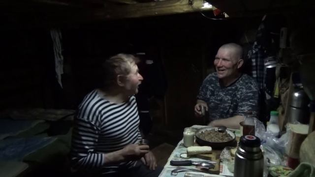 Апрельская рыбалка с Григоричем \ Часть 6 \ Проверка продольников Вечер в лесной избе смотреть онлайн