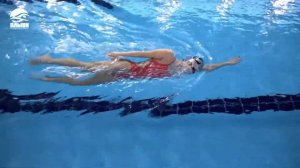 13  Плавание ногами кролем на боку с поворотом головы