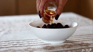 Вишня в шоколаде с коньяком