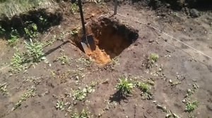2. Копаем ямы для фундамента | Как сделать грунтовый фундамент под каркасный дом без цемента.