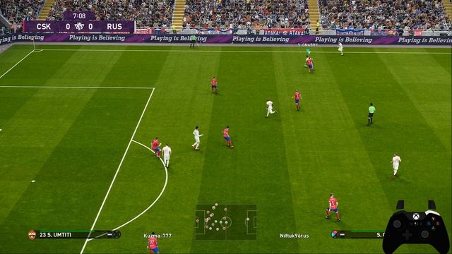 eFootball PES 2020, PES 2021: Защита мяча корпусом.