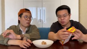 КИТАЙЦЫ ПРОБУЮТ РУССКУЮ ЕДУ! Фруктовые палочки