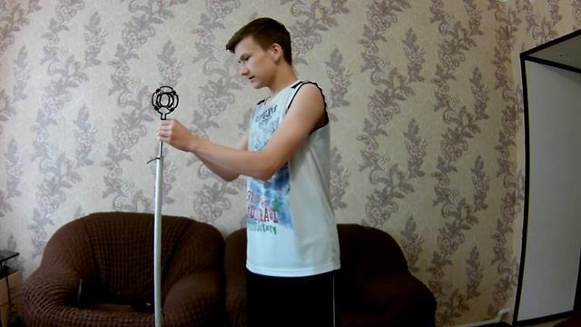 КАК СДЕЛАТЬ СТОЙКУ ДЛЯ МИКРОФОНА СВОИМИ РУКАМИ БЕЗ ЗАТРАТ! смотреть онлайн
