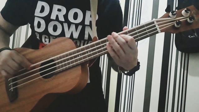 "Kmise U bass electro ukulele " stand by me/ santeria bass cover смотреть онлайн