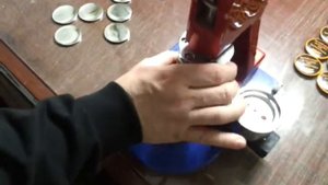 Изготовление закатных значков.