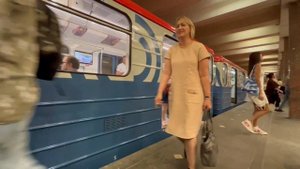 Электропоезд 81-717/714.5М «Номерной» уходит в оборотный тупик за станцией «Речной Вокзал»