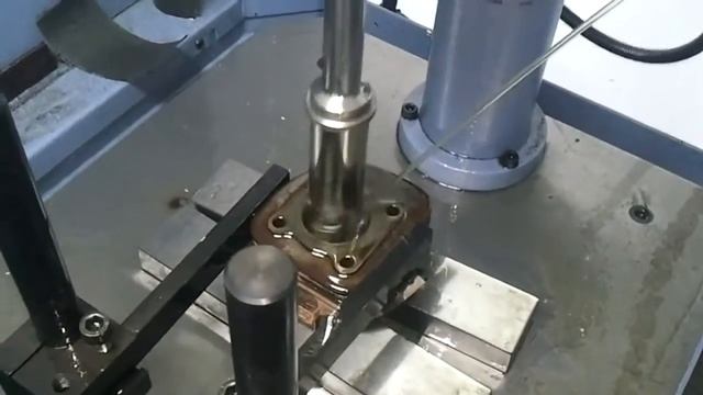 Станок для нанесения хона в блоках цилиндров хонинговальный COMEC LEV 125 Станки для автосервиса смотреть онлайн