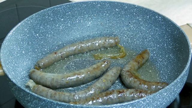 Рецепт, как приготовить  рассыпчатый Плов на сковороде  с Креветками и Колбасками.