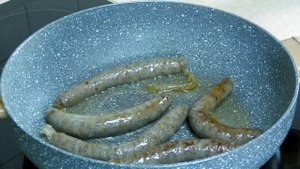 Рецепт, как приготовить  рассыпчатый Плов на сковороде  с Креветками и Колбасками.