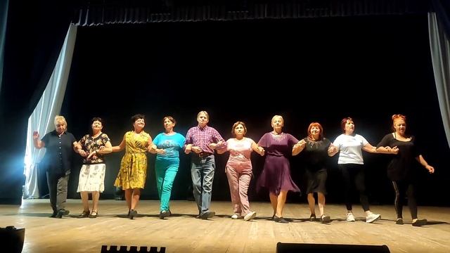 Идём на занятия народных танцев 11.09.23. смотреть онлайн