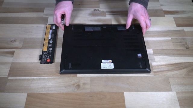 Lenovo ThinkPad T580: The Bigger T480, now with Numpad смотреть онлайн