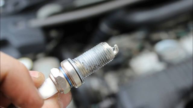 Volvo V50, T5 Spark Plug Replacement смотреть онлайн