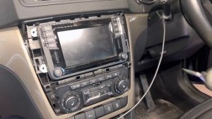 Skoda yeti stereo removal (infotainment unit) How to