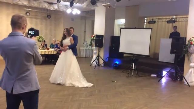 Первый танец молодоженов