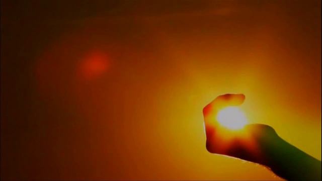 Футаж Солнце в кулаке смотреть онлайн