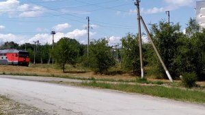 Два пассажирских поезда Саратов - Новороссийск и Адлер - Челябинск.