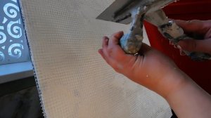 Создаем фактуру на декоративной штукатурке с помощью сетки