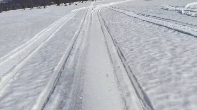 Приисковый в апреле. Снегоход по насту( съёмка сзади). смотреть онлайн