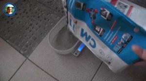 Неумелый ремонт плитки на полу кухни