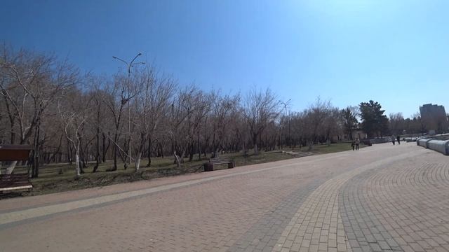 Караганда весной | в Центральном парке по набережной озера к лодочной станции смотреть онлайн