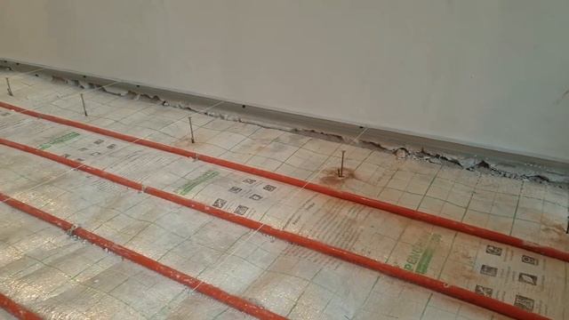 Как делают теплый пол под маяки стяжка смотреть онлайн