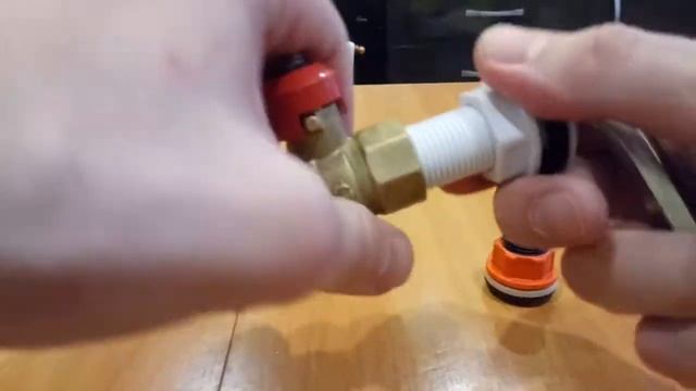 Штуцер (врезка) в бочку, бак или еврокуб, Ø 1/2", 3/4", 1". Краткий обзорчик. Полив33.РФ смотреть онлайн