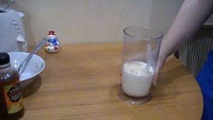 Молочный коктейль с сиропом из морошки. Дело было вечером. Шмелик.