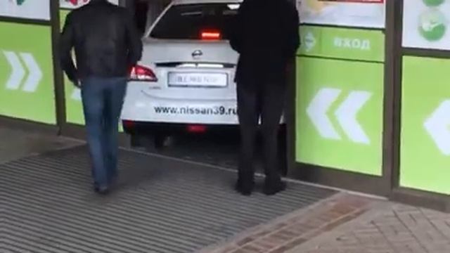 Профи! #профи #калининград #молодцы #миллиметрах #тачка #торговый #центр смотреть онлайн