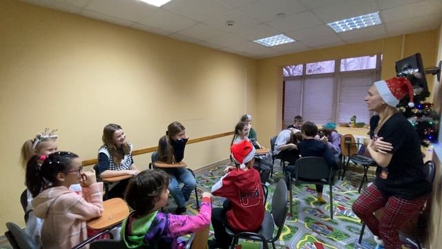 Репортаж об английском клубе для школьников в Дзержинском филиале на тему: «Santa is the Christmas b