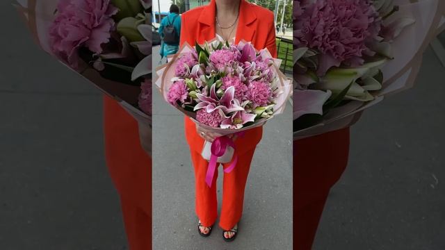 Букет с лилией и гвоздиками Розовый рассвет #букет смотреть онлайн