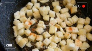 сухарики для салатов и бульонов. просто вкусные сухарики.